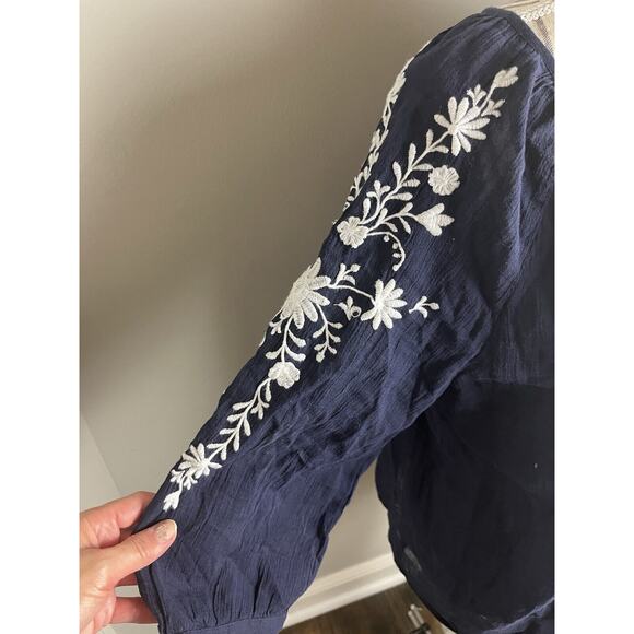 Talbots Sz Medium Navy Embroidered Floral Peaseant top Boho - Picture 3 of 7